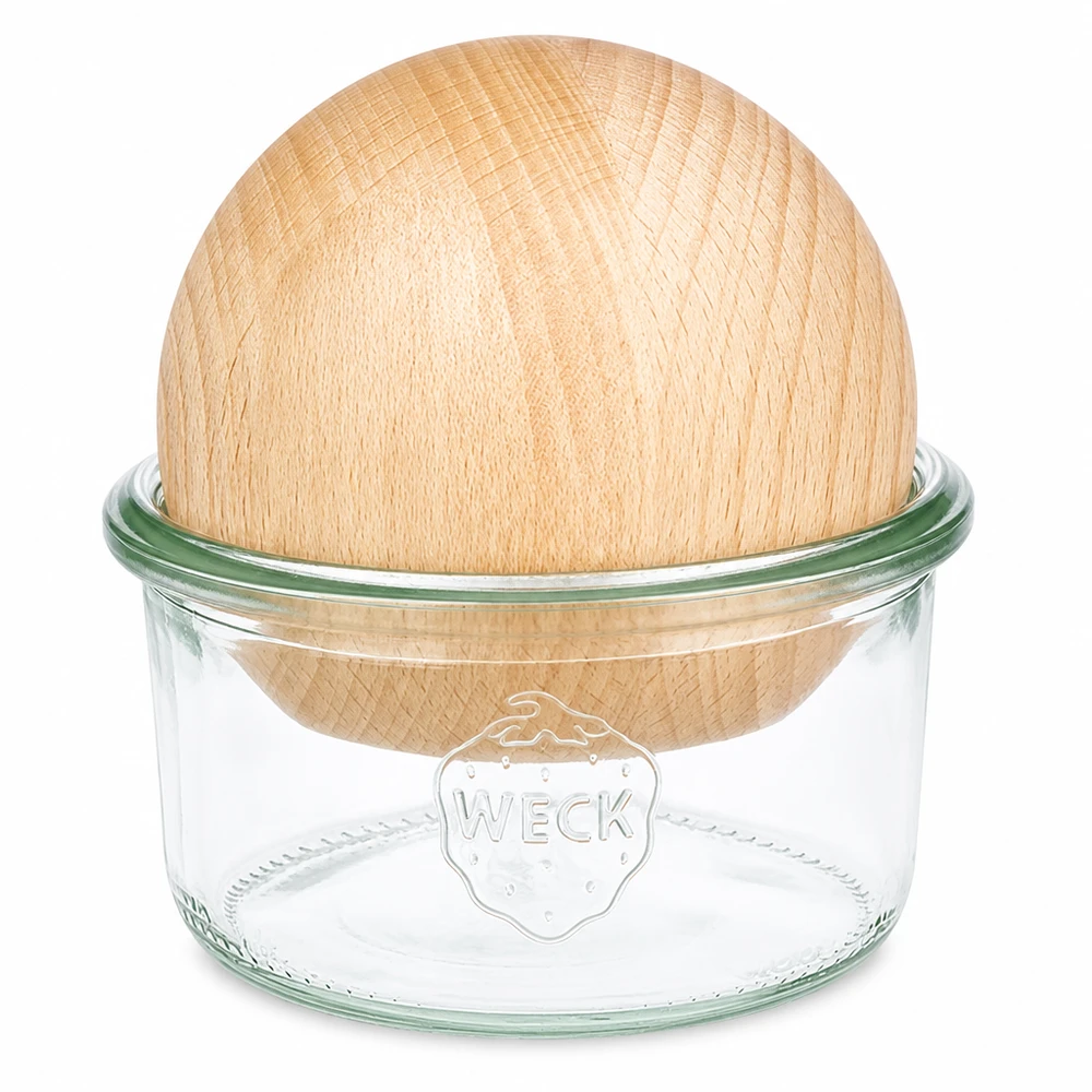 Bicchieri WECK RR80 da 165 ml con sfera in legno di faggio WECK 165ml RR80 tumbler con palla di faggio Coperchio in legno naturale su sfondo bianco
