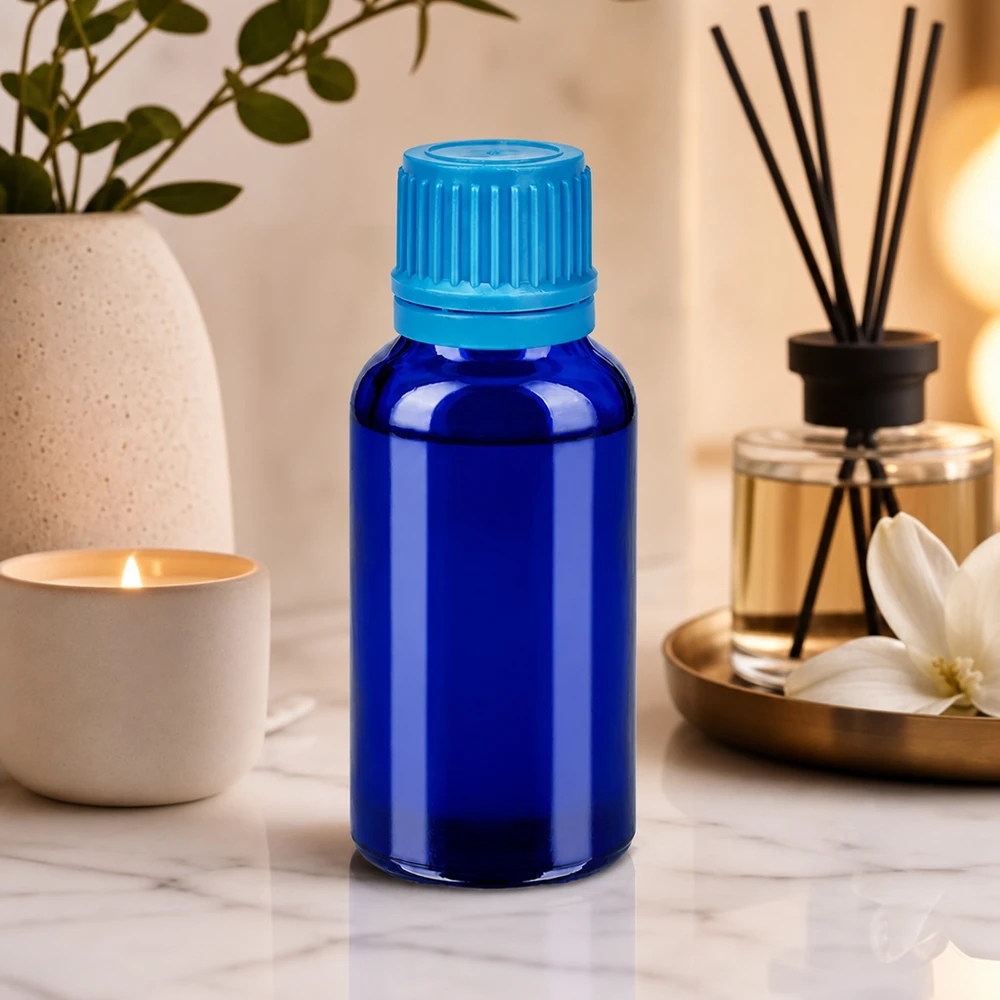 Piccolo flacone in vetro da 30 ml, perfetto per i viaggi e per il bagaglio a mano.