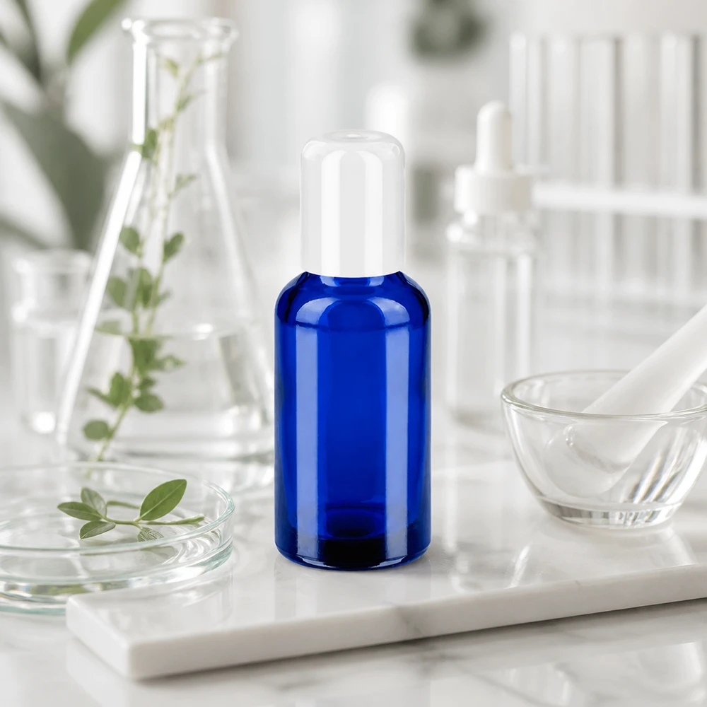 30ml Roll-On Flasche weiß Standardverschluss BlueLine UT18/30 Praktische 30ml Glasflasche BlueLine Serie mit tropffreiem Roll-On Auftrag für unterwegs