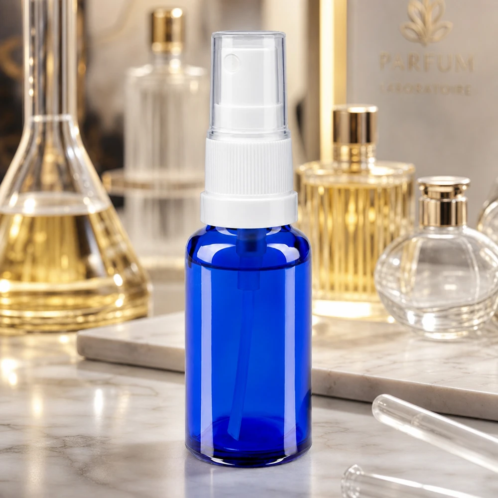 Apothekenflasche blau 20ml Sprayaufsatz weiß Kompakte 20ml blaue Glas-Sprühflasche für Kosmetik und Parfum mit weißem Pumpkopf