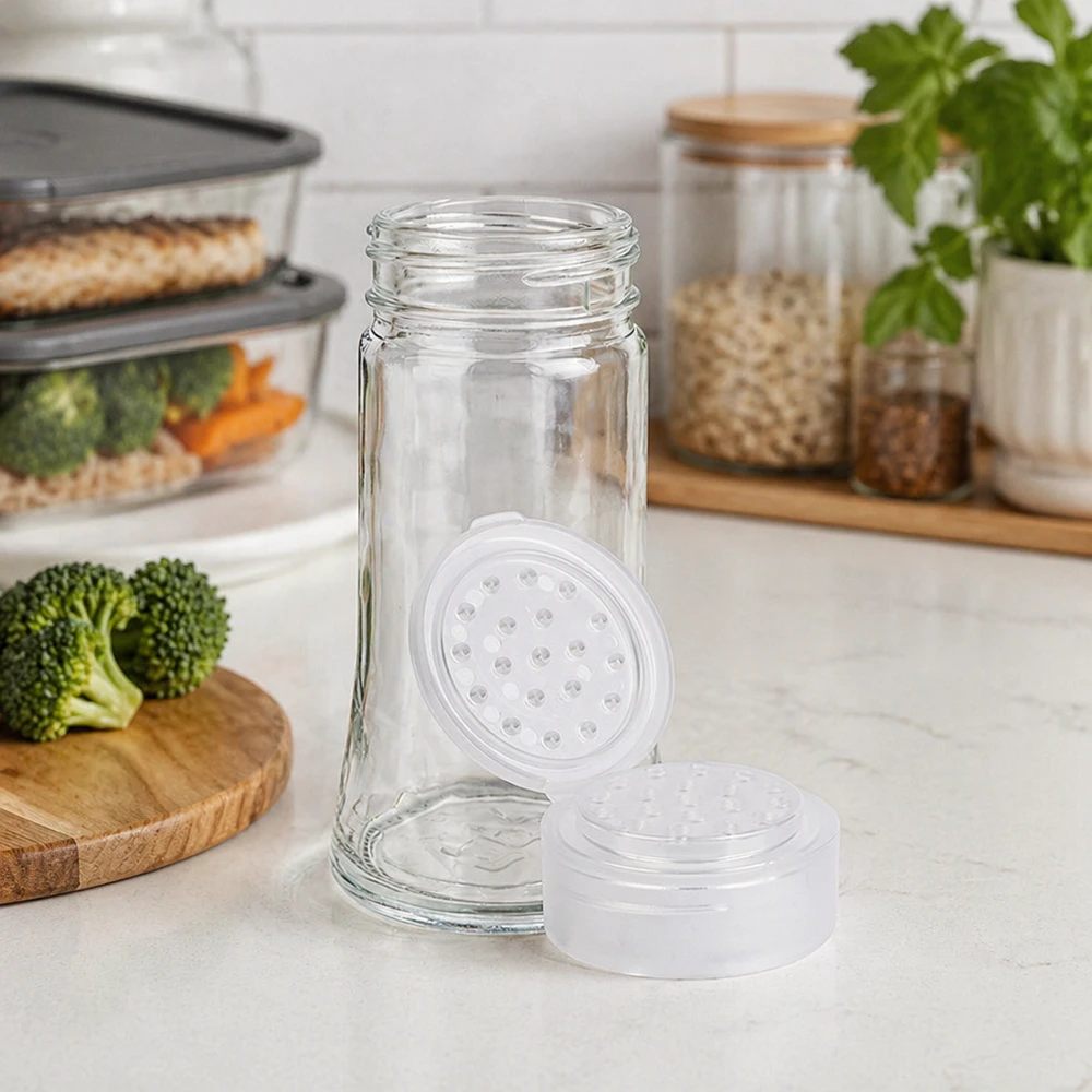 Pot à sel/épices 95 ml avec saupoudreuse, blanc Lebensmittelechtes Salzstreuer-Glas 95ml mit herausnehmbarem Locheinsatz in Küchenumgebung
