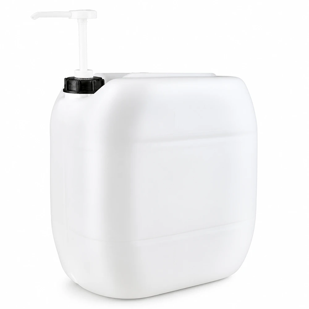 Kompakter quaderförmiger 30 Liter Kanister in Weiß mit ergonomischer Dosierpumpe