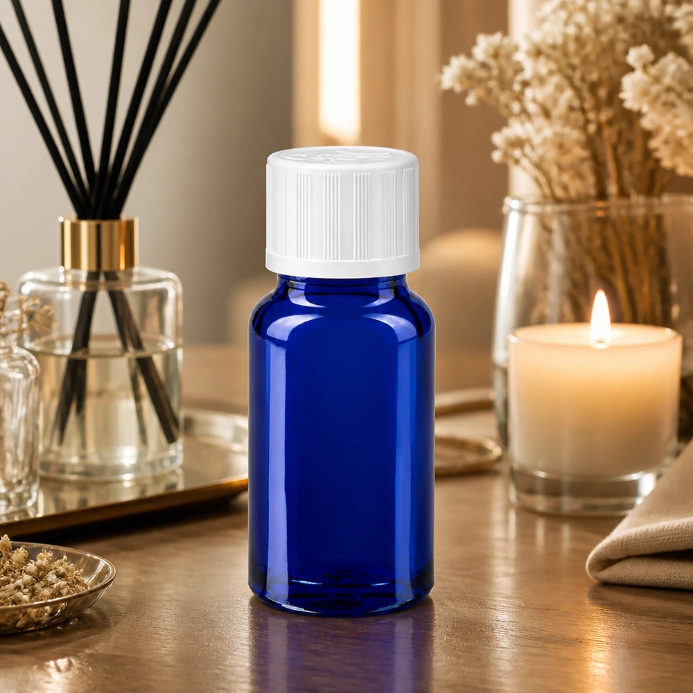 Apothekenflasche blau 10ml Schraubverschluss weiß Kindersicherung Standard Apothekerflasche blau 10ml mit weißem KiSi-Verschluss ideal zur Aufbewahrung von Aromapflegeölen
