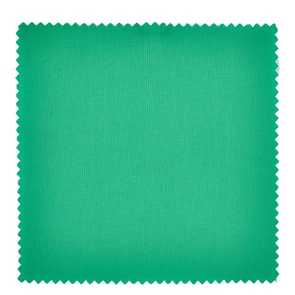 Centrino per gioielli in tessuto verde 12cm quadrato Tessuto verde con bordo frastagliato in primo piano per un centrino da gioielleria Copri barattolo da 12 cm quadrati