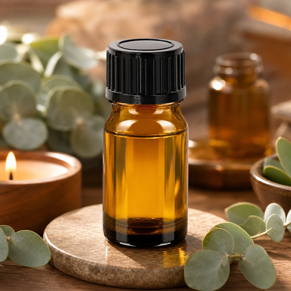 Flacone compatto da 5 ml in vetro ambrato con tappo nero per un dosaggio preciso degli oli essenziali