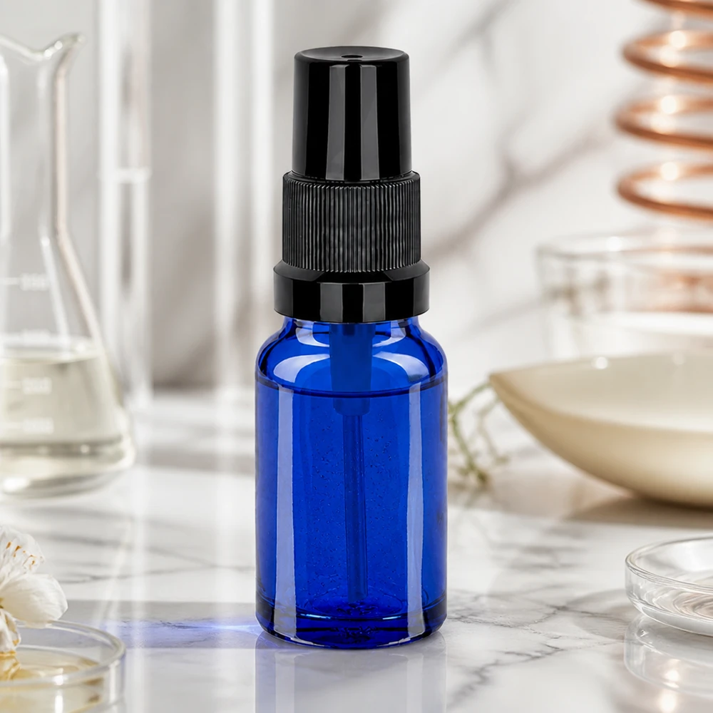 10ml Sprayflasche schwarz Standardverschluss BlueLine UT18/10 10ml Sprayflasche STD BlueLine UT18/10 mit UV-schützendem blauen Glas und langlebigem Sprühmechanismus