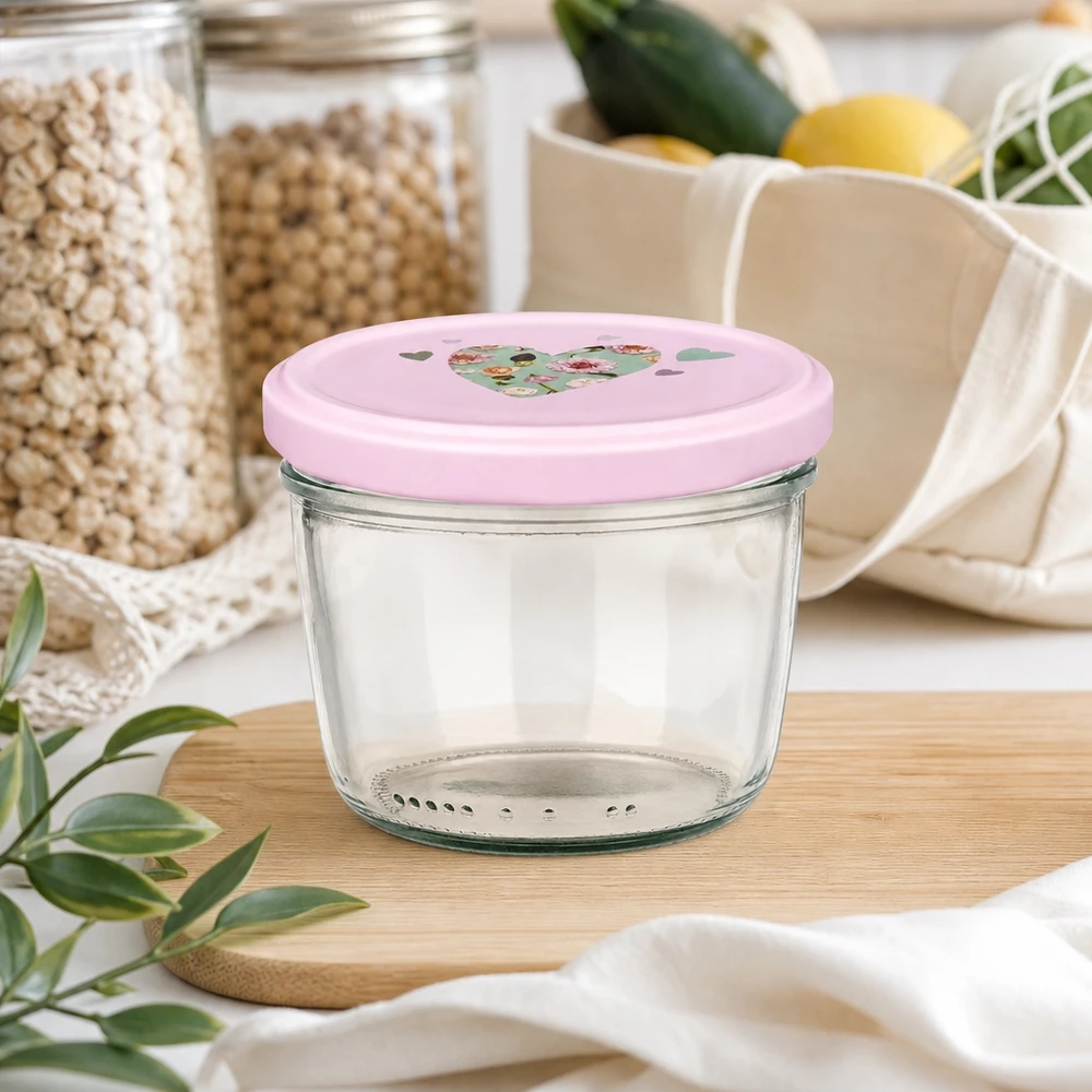 230ml Sturzglas + BasicSeal Deckel Herz rosa UNiTWIST Leeres Sturzglas 230ml mit rosa Herzdeckel auf Holzbrett in nachhaltiger Zero-Waste Küche mit Vorratsgläsern