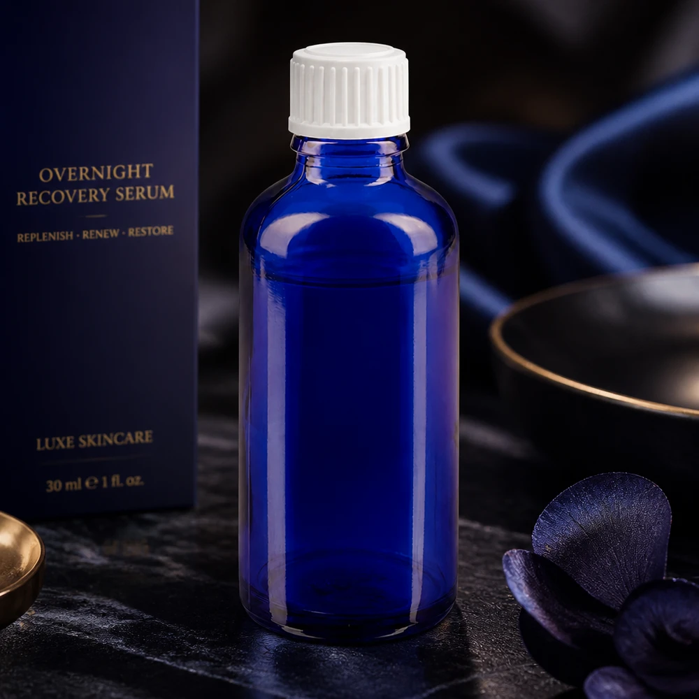 Flacon à pharmacie bleu 50ml bouchon compte-gouttes blanc 0.8mm std Flacon compte-gouttes cylindrique bleu cobalt de 50 ml en verre ApoGlas, muni d'un bouchon à vis blanc, destiné aux sérums