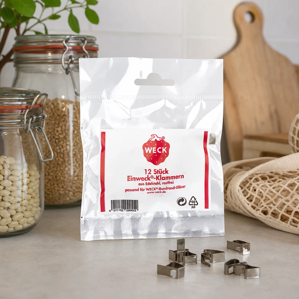 Morsetti originali WECK (confezione da 12) WECK Klammern Lifestyle Aufnahme Küchenambiente mit Vorratsgläsern Schneidebrett natürliche Deko 12 Stück Edelstahl