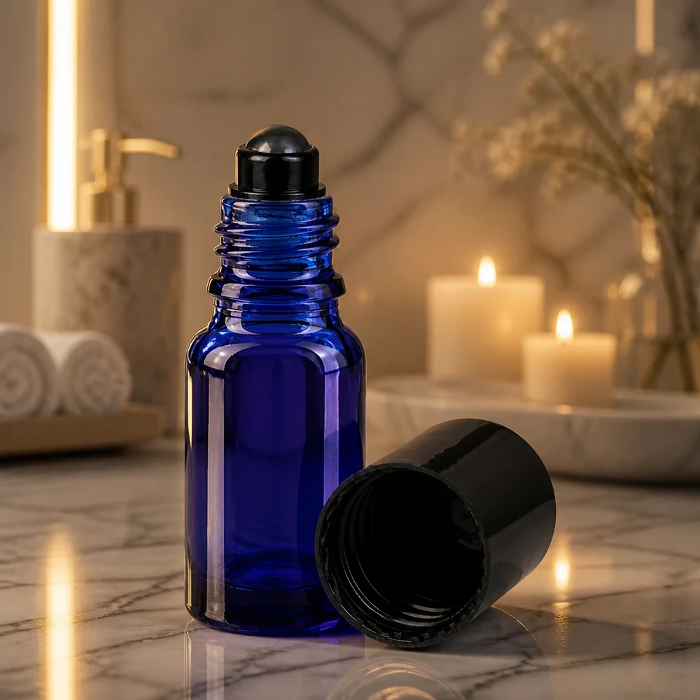 Kompakte 10ml blaue Glasflasche mit schwarzem Roller für Reisegröße Körperpflege Produkte