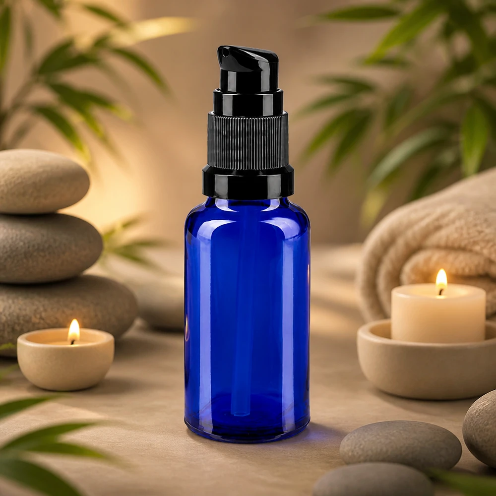 Schlanke kobaltblaue 20ml Glasflasche mit schwarzem Schraubpumpkopf für Naturkosmetik