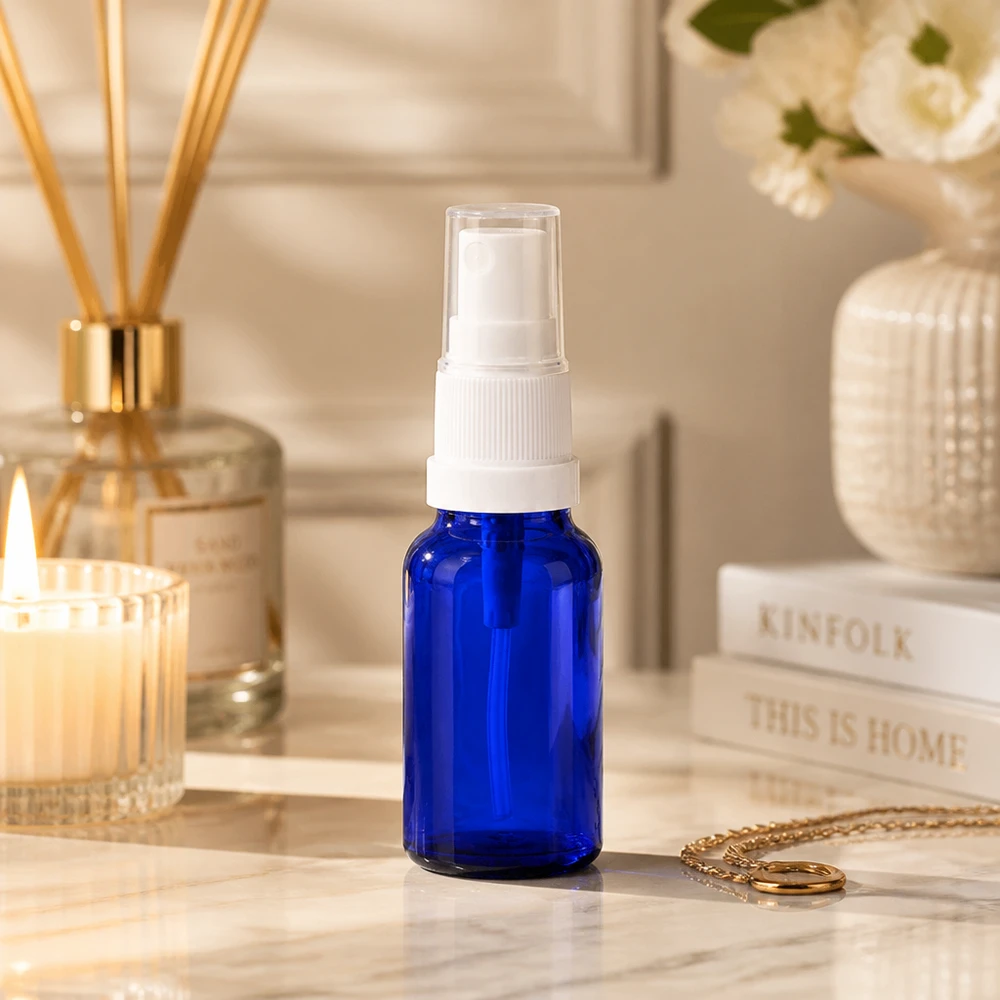 10ml Sprayflasche weiß/transparent Standardverschluss BlueLine UT18/10 Vielseitige BlueLine Sprayflasche 10ml mit weißem Pumpmechanismus für gleichmäßige Verteilung