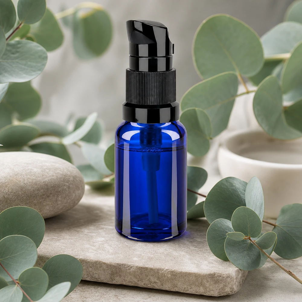 10ml Pumpflasche schwarz Standardverschluss BlueLine UT18/10 Handliche 10ml Pumpflasche in Apotheker-Blau für Hautpflege und Aromatherapie BlueLine UT18/10