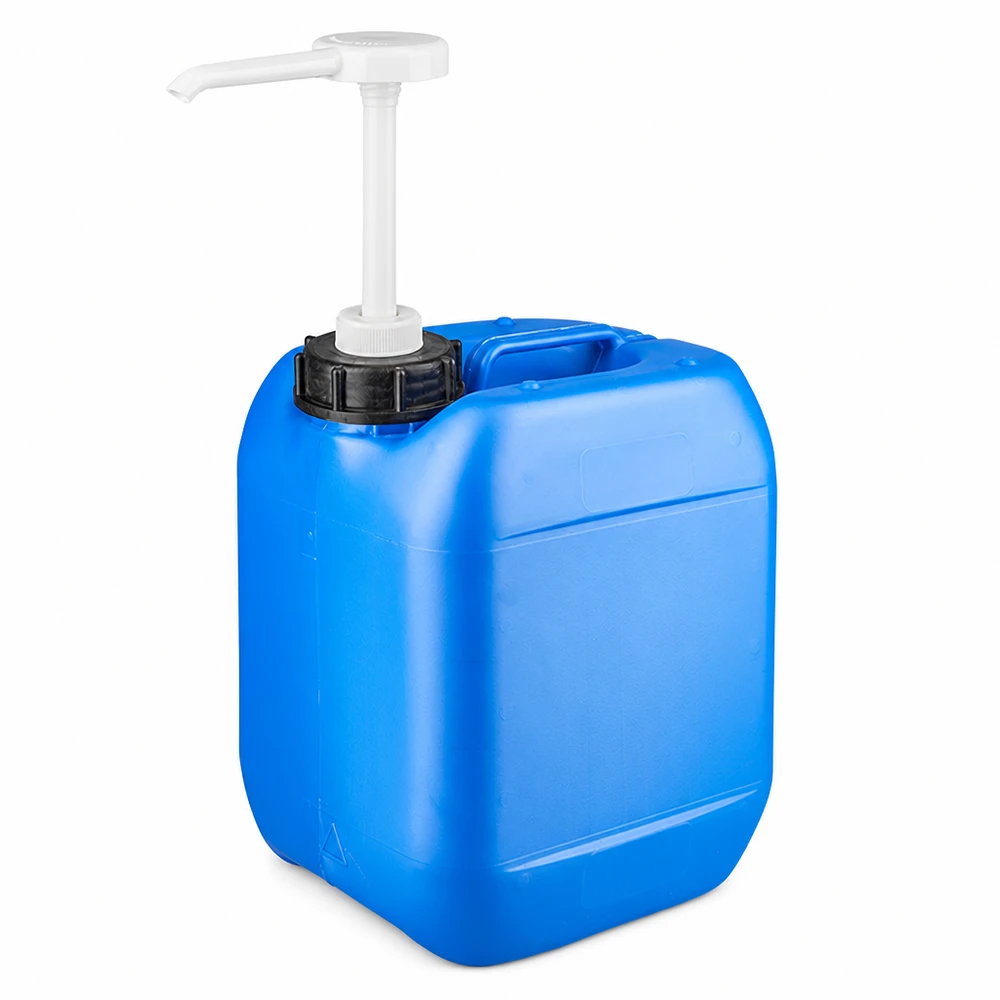 Bidon de 5 litres bleu avec pompe doseuse Bidon en plastique bleu de 5 litres muni d'une pompe doseuse blanche, sur fond blanc