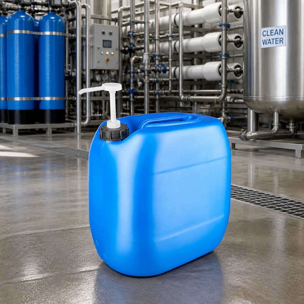 Stapelbarer UN-Kanister 30 Liter blau mit Dosierpumpe für Chemikalien und Reinigungsmittel