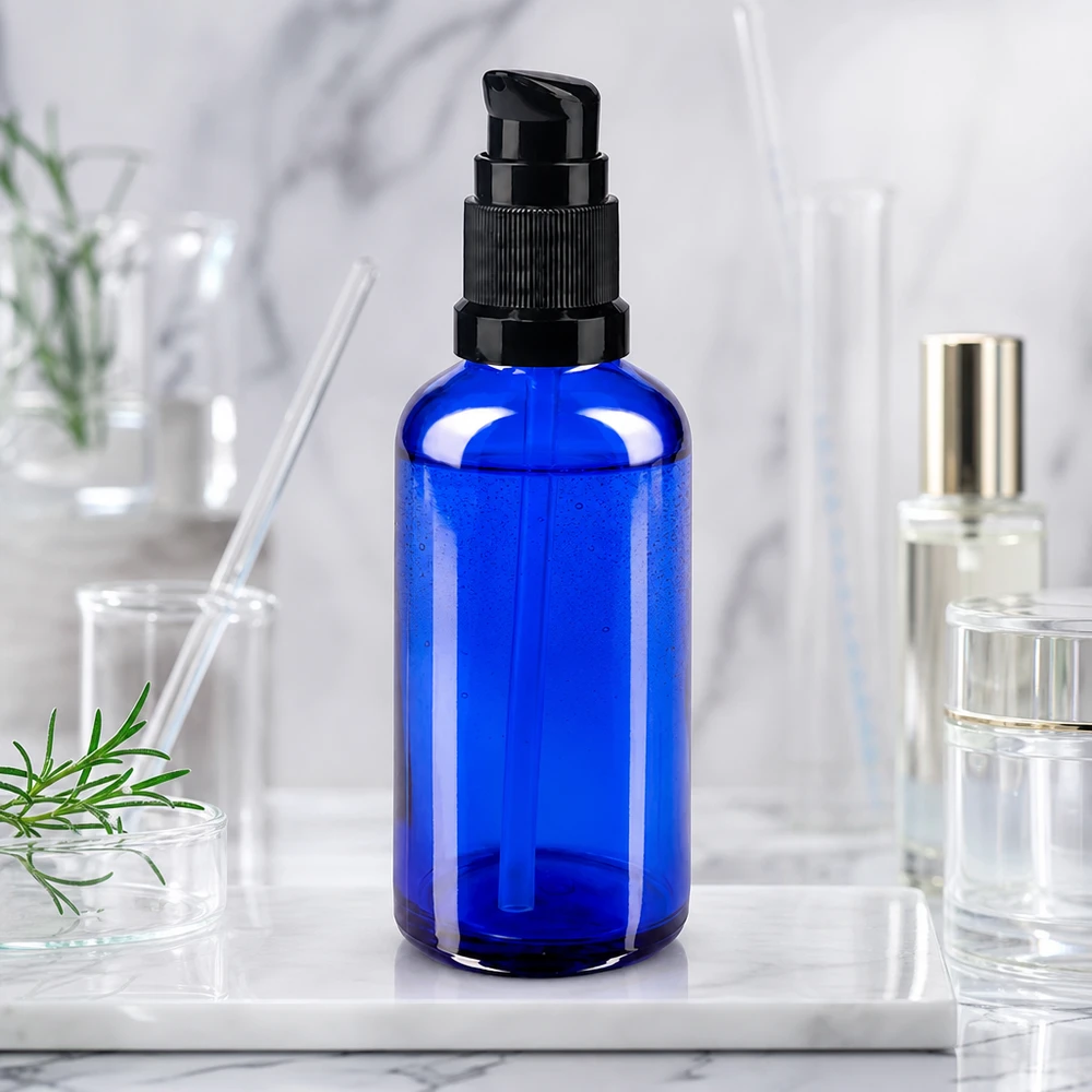 Apothekenflasche blau 50ml PumpVerschluss schwarz Standard Blau getöntes 50ml Serumfläschchen mit präzisem Dosierpumpkopf in Schwarz
