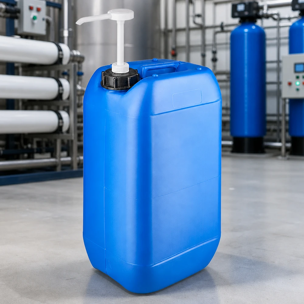 Kanister 15 Liter blau mit Dosierpumpe Robuster Viereckkanister 15 Liter blau mit Pumpe zur sicheren Lagerung von Chemikalien