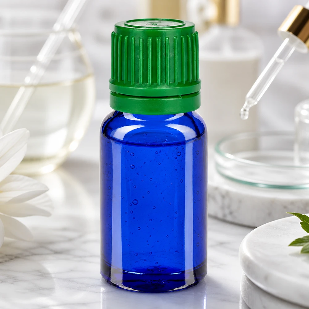 10ml Flasche 11mm Schraubverschluss grün Originalitätsverschluss BlueLine UT18/10 Robuste 10ml Glasflasche mit dickwandigem blauen Korpus und stabilem grünen Verschluss für den Dauereinsatz