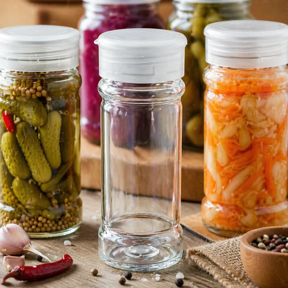 Pot à sel/épices 100 ml avec saupoudreuse, blanc Schlankes Gewürzglas 100ml mit praktischem Streuer aus weißem Kunststoff für den Haushalt