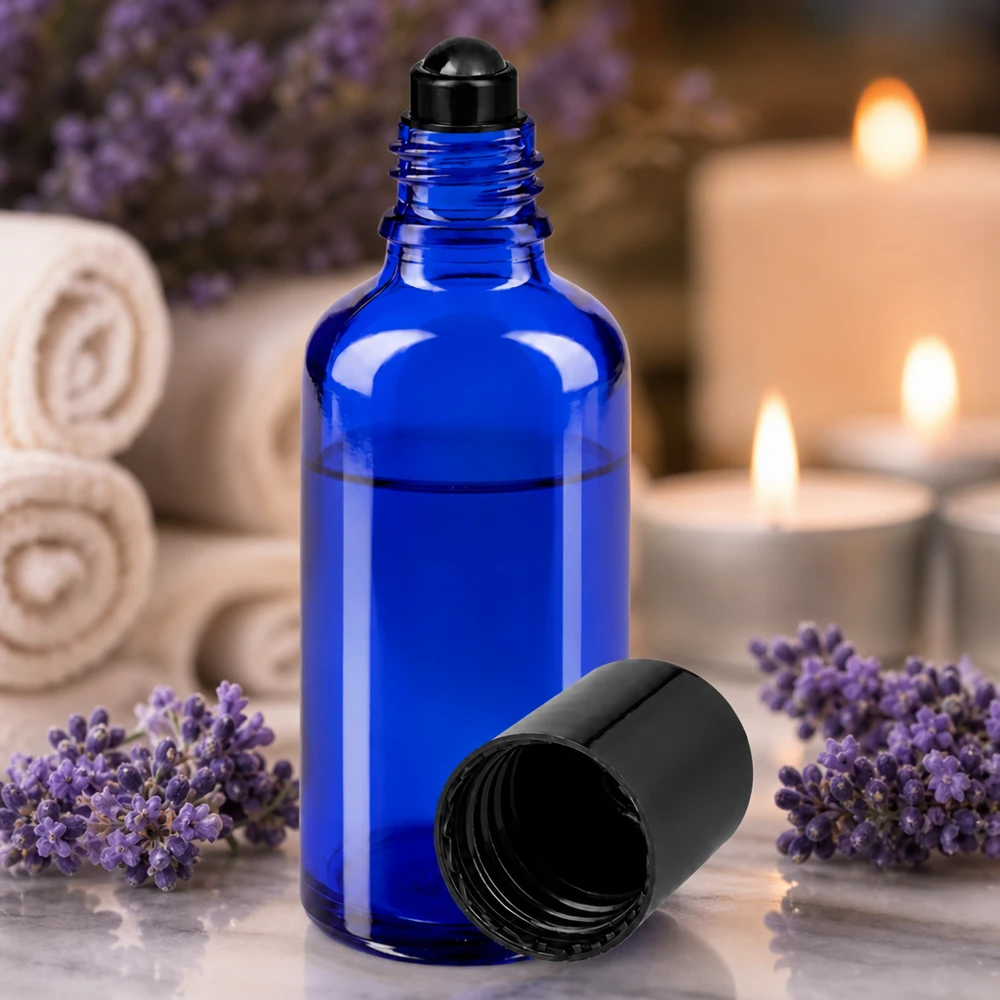 50ml blaue Rollerflasche aus hochwertigem Glas mit schwarzem Kugelverschluss für Naturkosmetik