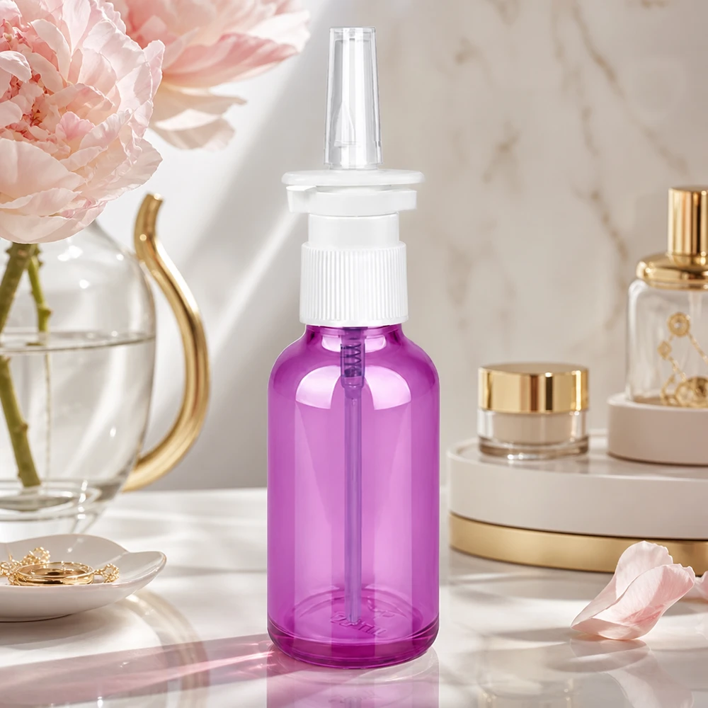 30ml Nasensprayflasche weiß/transparent Standard PurpleLine. UT18/30 Handliche 30ml Nasensprayflasche mit zuverlässigem Sprühsystem in attraktivem Purple-Design