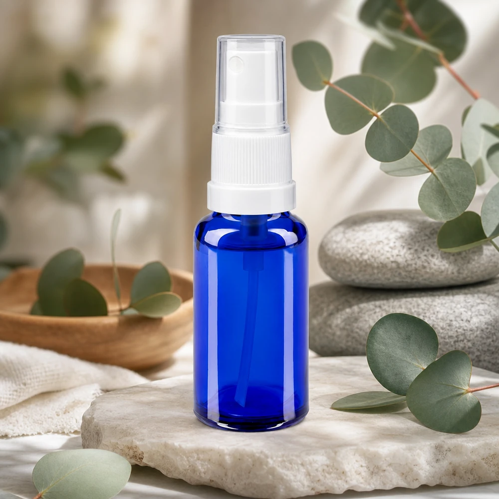 Apothekenflasche blau 20ml Sprayaufsatz weiß Blaue 20ml Pharmaglasflasche mit weißem Sprühaufsatz für Naturkosmetik und Raumsprays