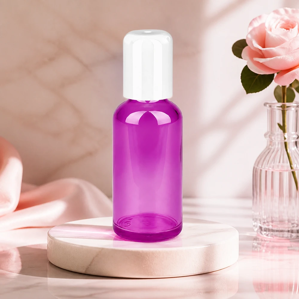 Flacone roll-on da 50 ml in materiale trasparente di alta qualità, per una visibilità ottimale del contenuto.