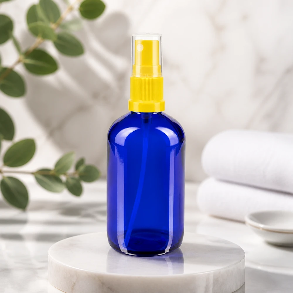 100ml Lichtschutzglas Sprayflasche blau mit gelbem Pumpaufsatz wiederbefüllbar