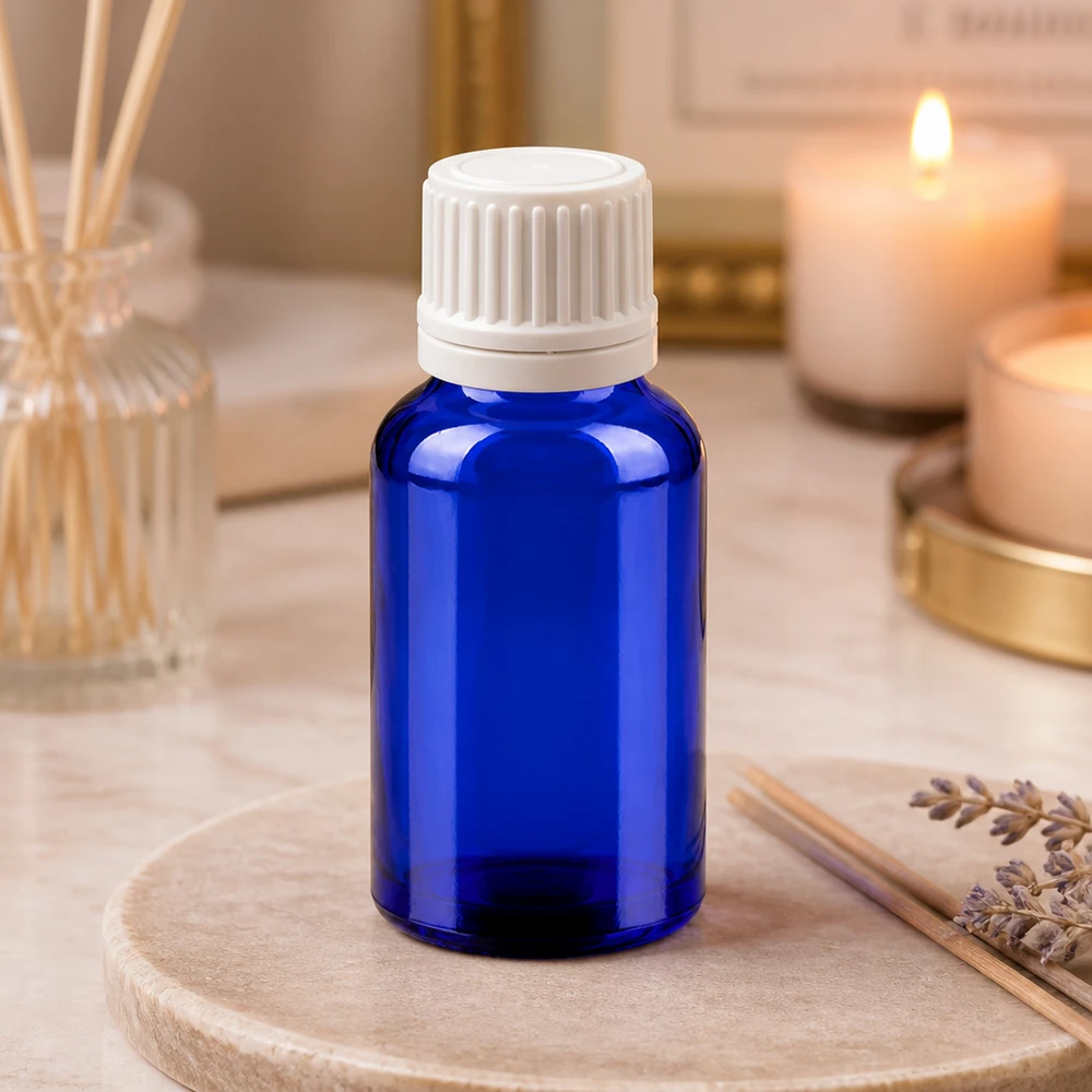 Flacone contagocce da 20 ml 0,7 mm bianco OV BlueLine UT18/20 Flacone contagocce di alta qualità da 20 ml in vetro blu con protezione UV e tappo a vite bianco