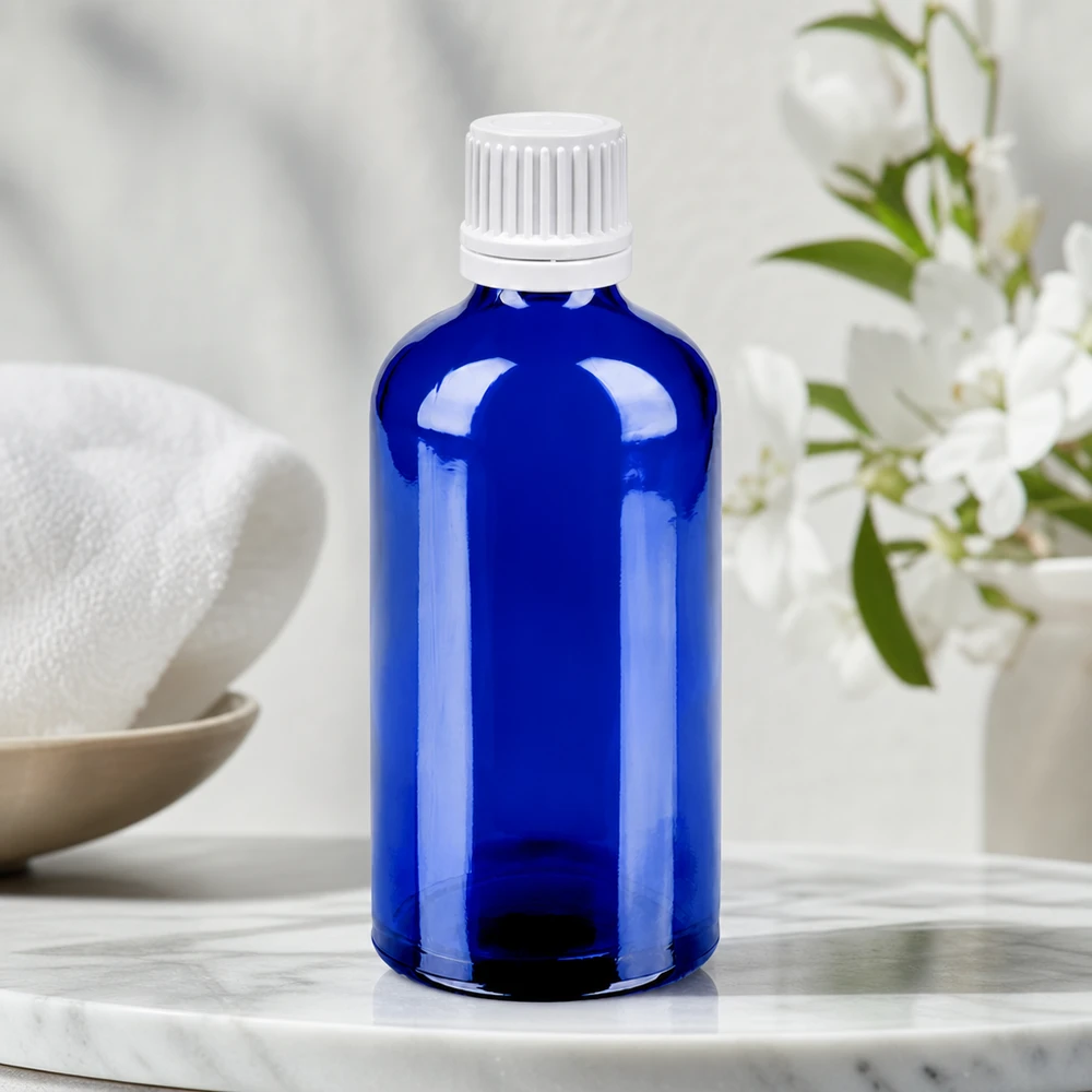 100ml Flasche 11mm Schraubverschluss weiß Originalitätsverschluss BlueLine UT18/100 Stilvolle 100ml Glasflasche in Kobaltblau mit ergonomischem weißem Schraubverschluss für einfache Handhabung