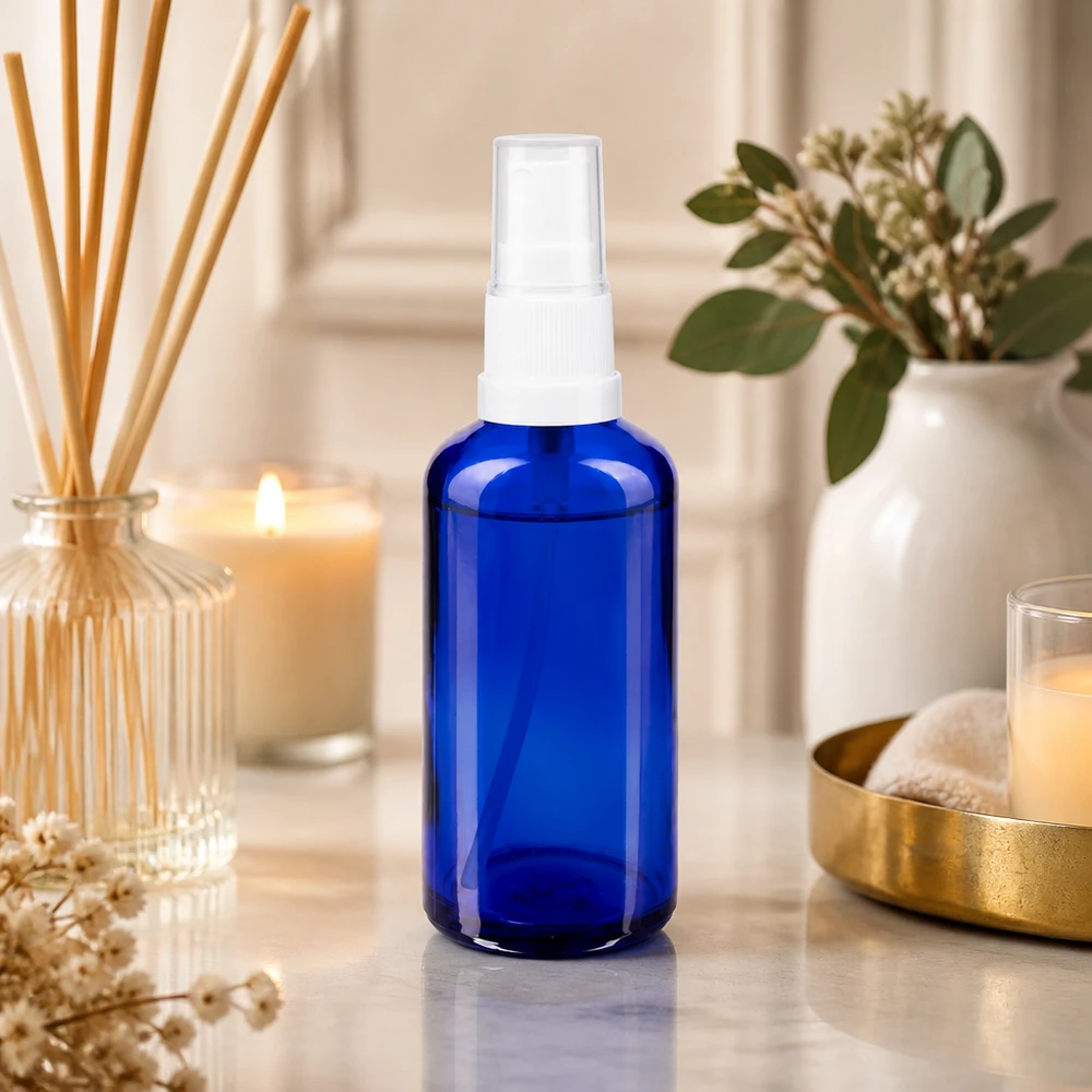 Apothekenflasche blau 50ml Sprayaufsatz weiß Kompakte kobaltblaue Apothekerglasflasche 50ml mit Feinnebel-Zerstäuber in Weiß