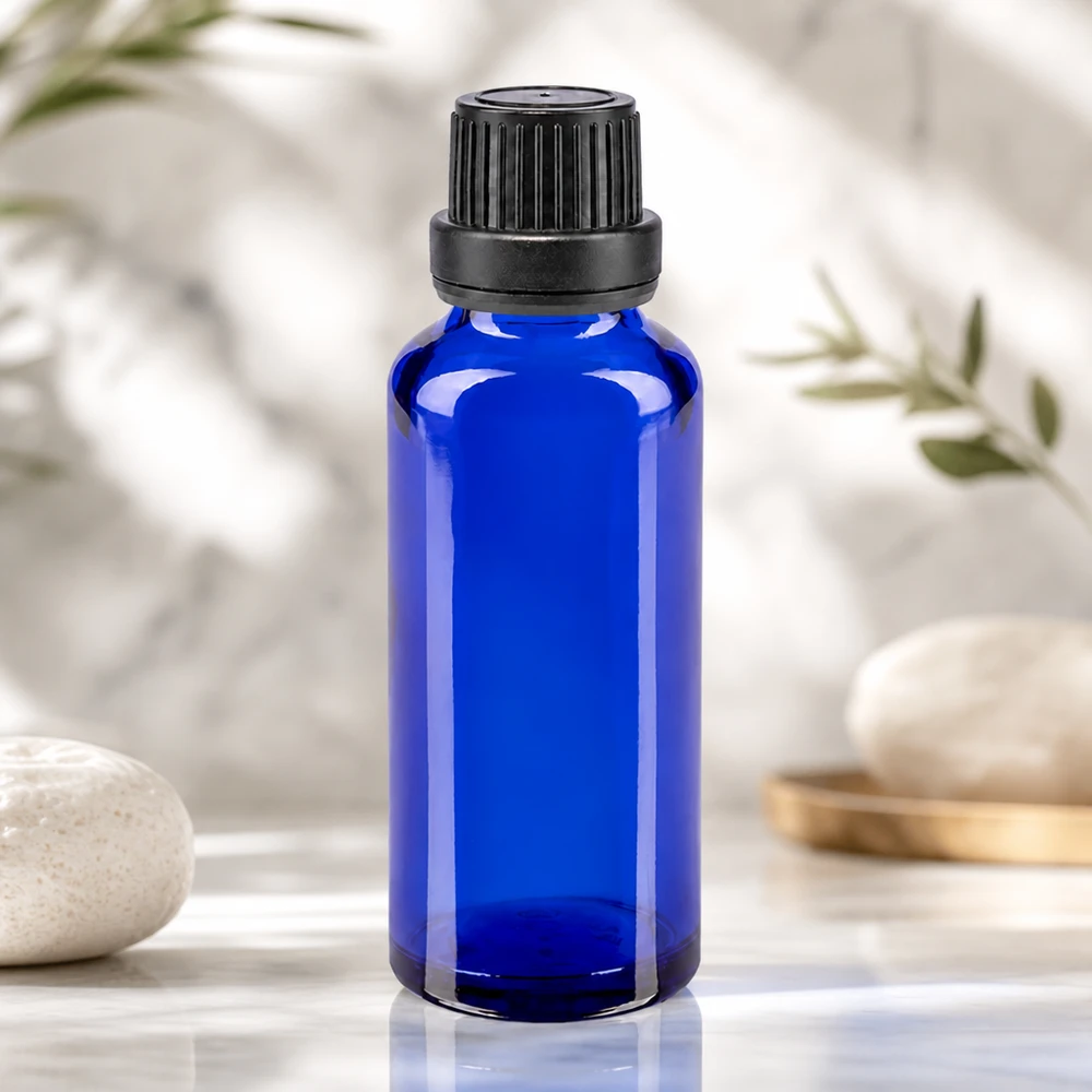 Nachfüllbare 30ml Blauglasflasche mit Lichtschutz und schwarzem OV Verschluss für Hydrolate