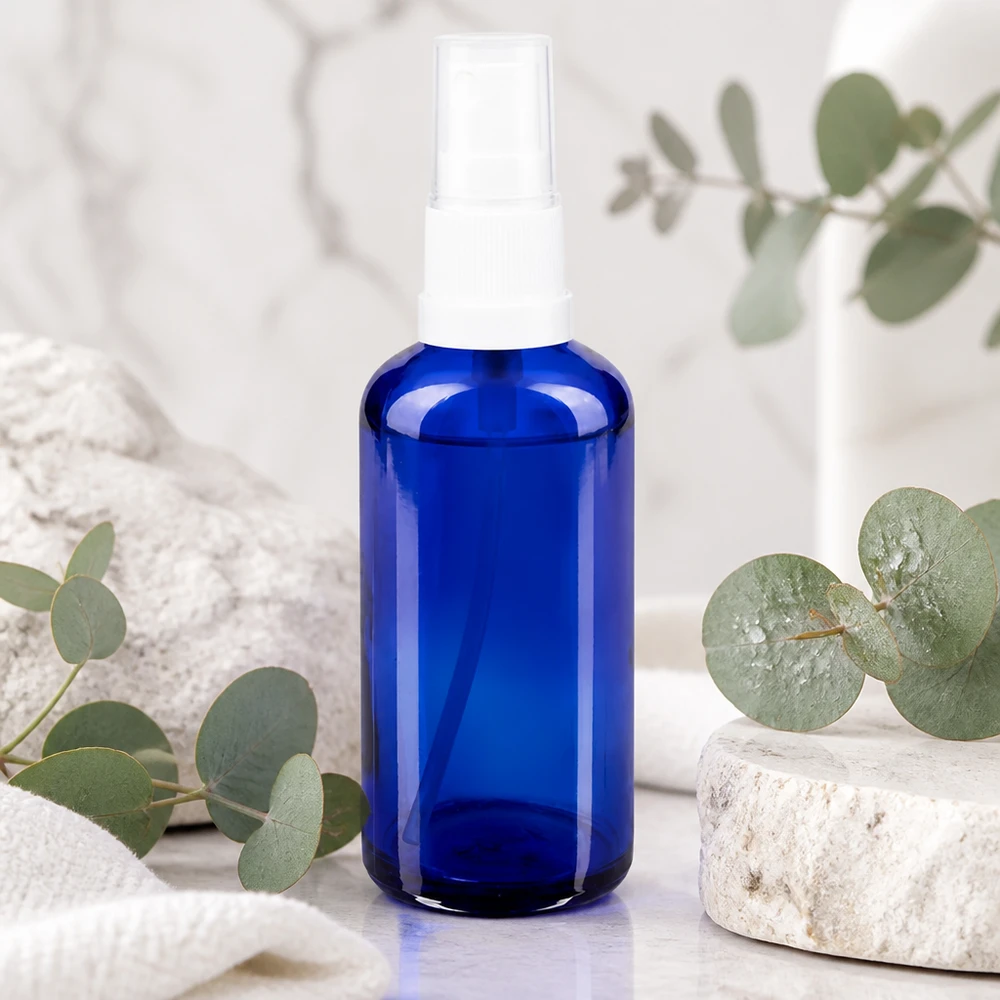Apothekenflasche blau 50ml Sprayaufsatz weiß 50ml blaue Sprühflasche aus hochwertigem Apothekerglas mit weißem Aufsatz