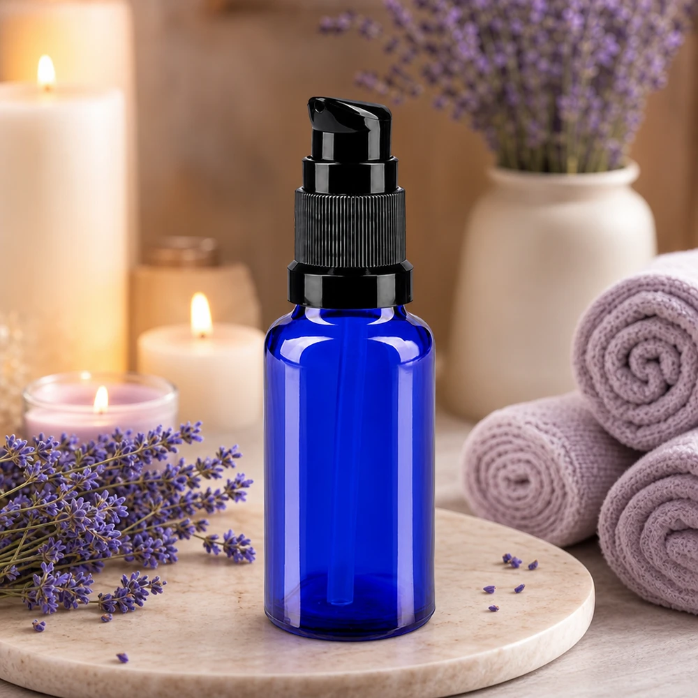 Apothekenflasche blau 20ml PumpVerschluss schwarz Standard Hochwertige blaue 20ml Apothekerglas Flasche mit schwarzem Pumpverschluss in Spa Atmosphäre