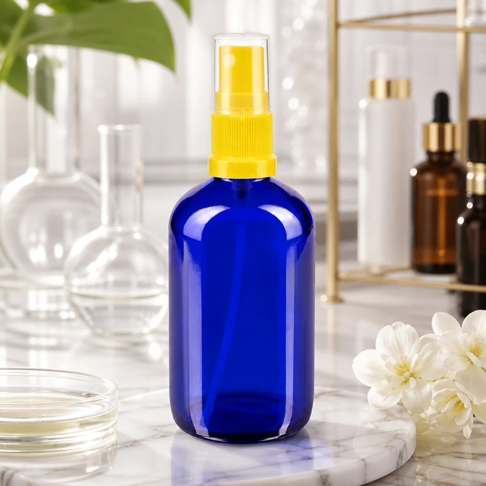 Apothekenflasche blau 100ml Sprayaufsatz gelb Nachfüllbare Glassprayflasche 100ml in Blau mit gelbem Sprühaufsatz für Kosmetikprodukte