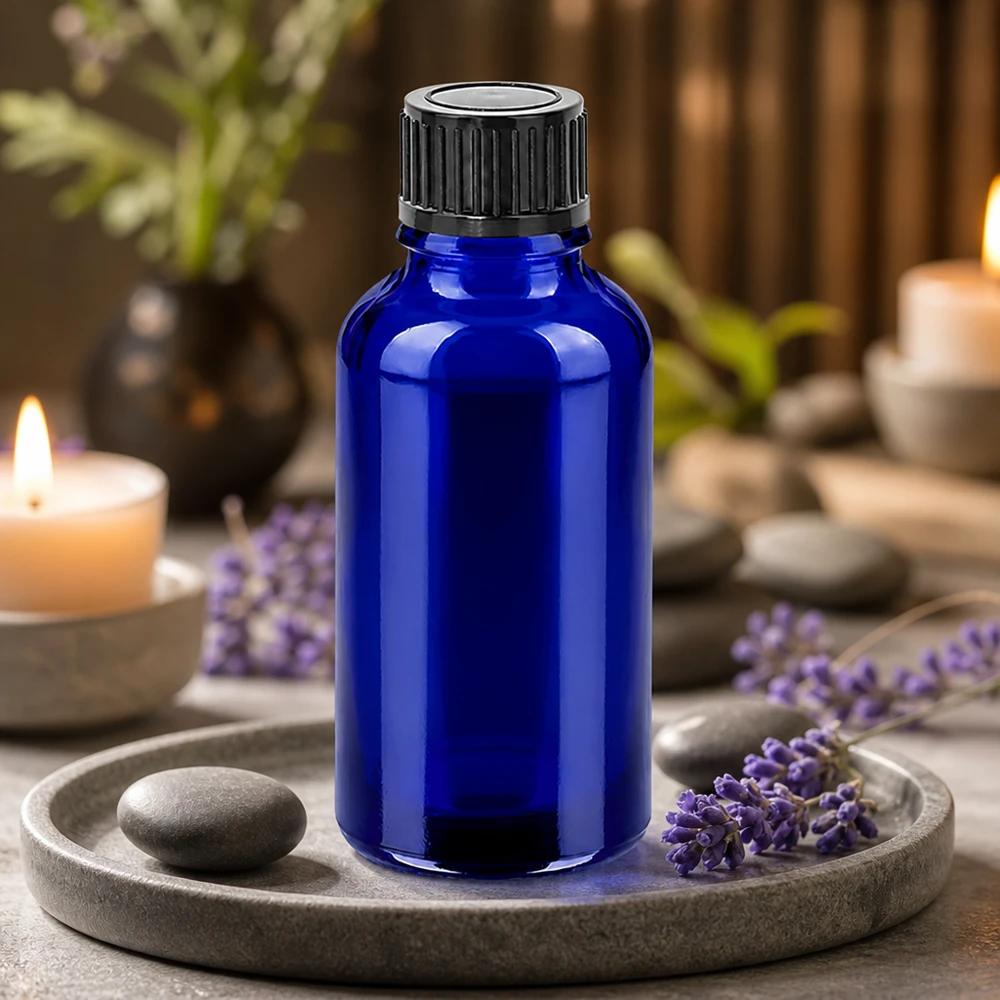 Bottiglia in vetro pregiato da 30 ml in un intenso blu cobalto per conservare l'olio con stile